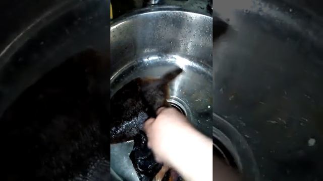 Как чистить любую рыбу за секунды. чищу камбалу.