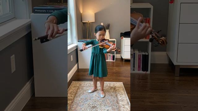 Minuet by L. Boccherini - Freya Chen (4 yrs old), Suzuki Violin Book 2 смотреть онлайн