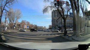Дороги по Бишкеку и город из окна автомобиля. Кыргызстан. Driving around Bishkek. Kyrgyzstan.