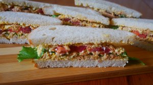 Бутерброды на праздничный стол, Новый Год СЕНДВИЧ с рыбным салатом