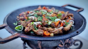 Свиные ребрышки с овощами на Сибирском садже. Pork ribs with vegetables