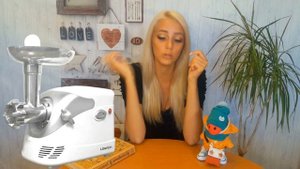 Должна ли уметь готовить современная девушка?/Should a modern girl be able to cook?