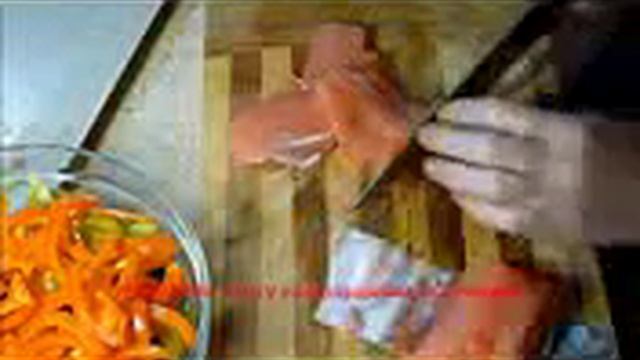 КАК ПРИГОТОВИТЬ САЛАТ СО СЛАБОСОЛЁННОЙ СЁМГОЙ Salad with salted salmon смотреть онлайн