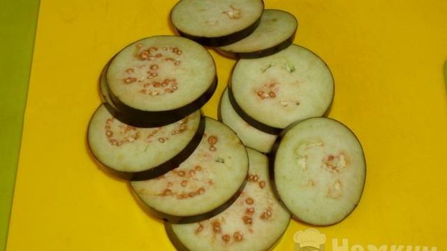 Закуска из баклажанов со свининой и помидором