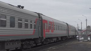 ТЭП70-0139 с поездом Северодвинск - Москва прибывает на ст. Исакогорка (18.04.2019)