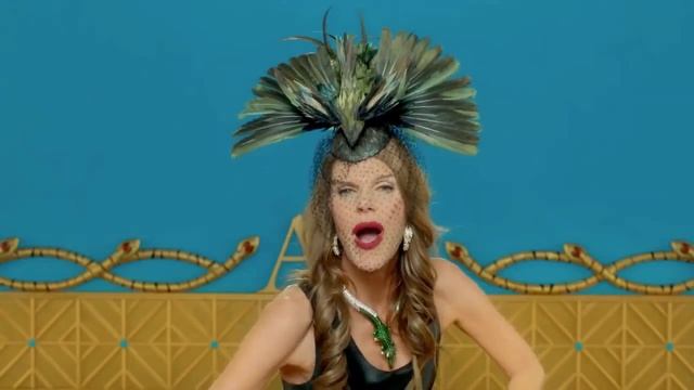 Anna Dello Russo "Fashion Shower" смотреть онлайн