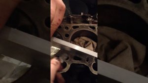 Проверка поверхности блока цилиндров на коробление