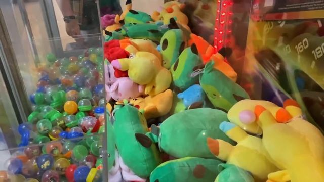 УЖЕ НЕ БЕЗПРОИГРЫШНЫЙ АППАРАТ ХВАТАЙКА С ИГРУШКАМИ В СКАЙ ПАРКЕ смотреть онлайн