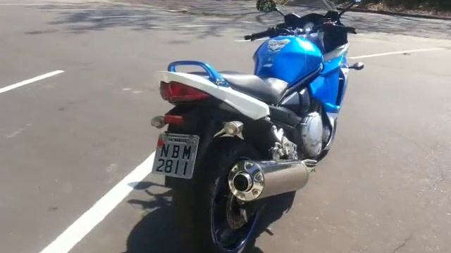 Suzuki GSX 650F 2011 Azul e Branca смотреть онлайн