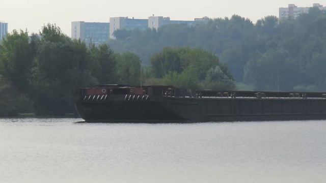 Буксир "Речной-63" с гербом СССР и баржа 7689 смотреть онлайн