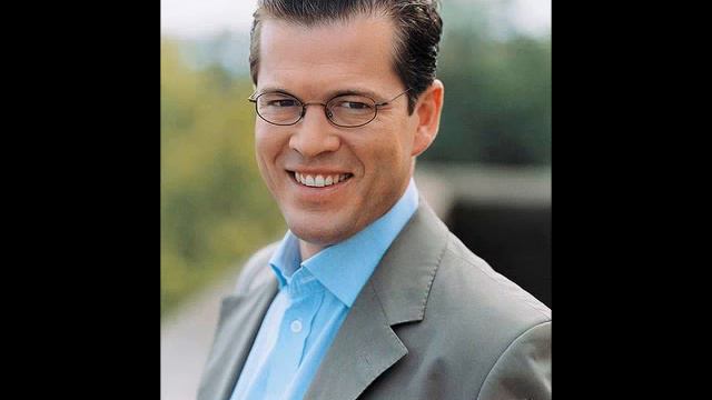 Alles nur geklaut - zu Guttenberg смотреть онлайн