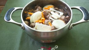 Мясо, тушеное с овощами