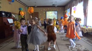 Танец "Посмотрите-ка на нас!" в исполнении детей группы №5 МБДОУ "ЦРР - д/с "Сказка"