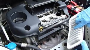How to replace air filter Toyota Yaris 1999 to 2005