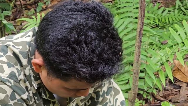 The homeless girl and her uncle find the abandoned pig in the forest ,bring it home to raise смотреть онлайн