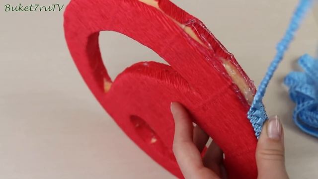 Идея: Взяли kinder Choco Bons и сделали сладкую поделку. Подарок мальчику. Руль из конфет