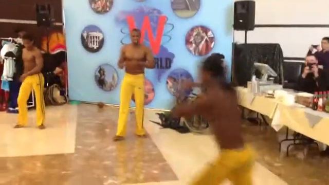 Красивый танец воинов Капойэра смотреть онлайн