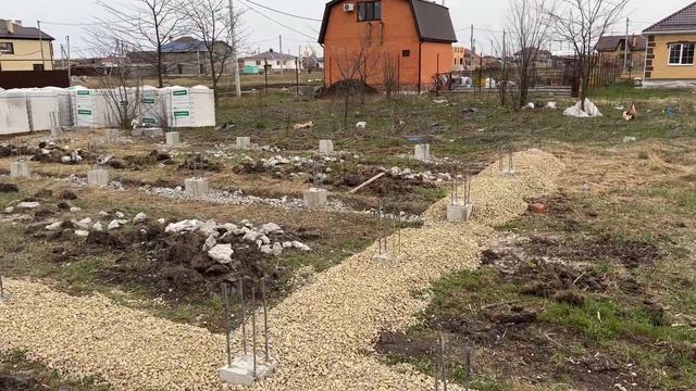 Привезли  керамзитобетонный блок. Подготовка ростверка.