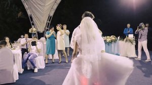 Две мамы и папа поют на свадьбе у детей :) :) :)