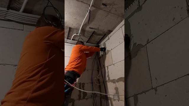 Укладка кабеля в гофре | Электрика до штукатурки без штроб | ЖК Пролисок Харьков