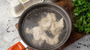 Салат с курицей, фасолью и грецкими орехами