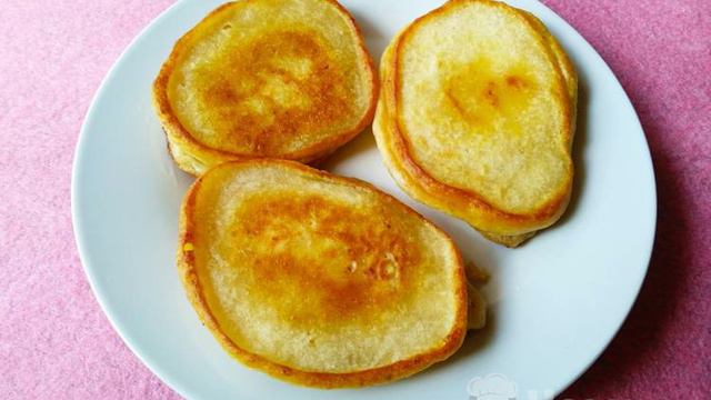 Воздушные оладьи на кислом молоке с корицей