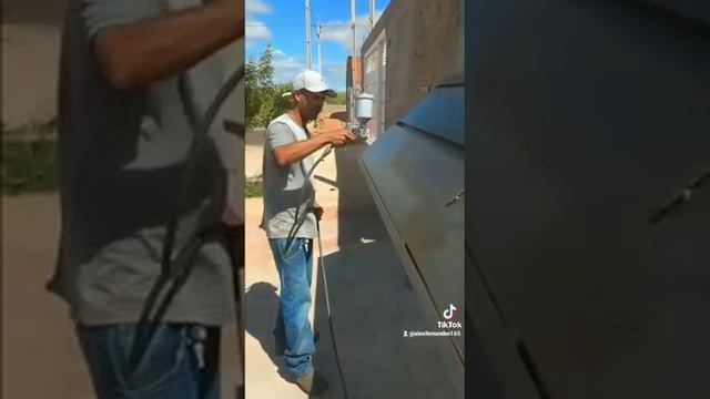 testando pistola de pintura com caneco encima