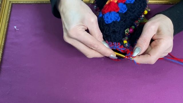 ВЯЗАНАЯ СУМОЧКА С ДЕКОРОМ ДВА КВАДРАТА Мастер класс #геллачара