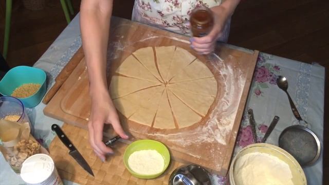 Рогалики!Быстро и легко:-)Рогалики с орехами и джемом!