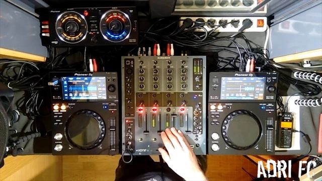 TECHNO video set by Adri FC using Xone 42, Xdj 700, Rmx 500 смотреть онлайн