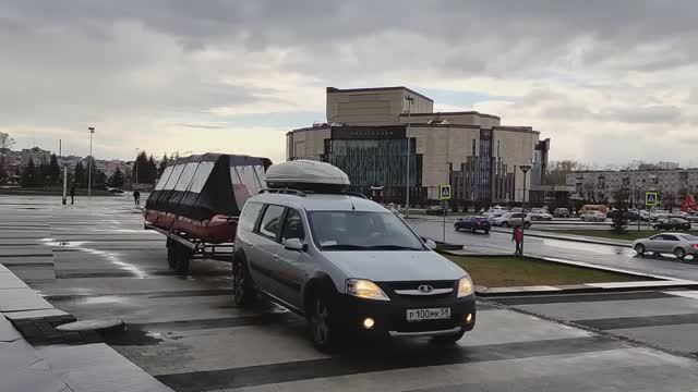 LADA Largus Cross везёт 8-ми метровый катамаран, 5,5-метровый катабайд и 4-х метровую байдарку.