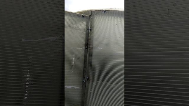 Ремонт теплицы. Оторвалась петля