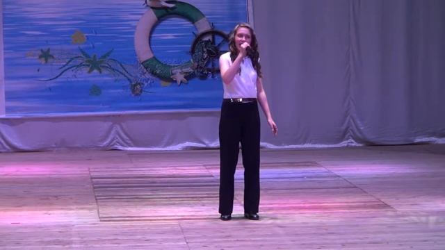 "Помни". Солистка ансамбля "Цветные сны" Анна Свиридюк смотреть онлайн