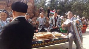 Ансамбли накшии Н.Мастчох (Рубоит) подписать ва лайки худро фаромуш накунед.