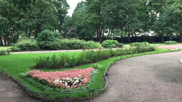 Сад Аничкова Дворца - съемка одним планом с велоcипеда