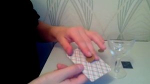 Секрет фокуса монета сквозь карту в стакан