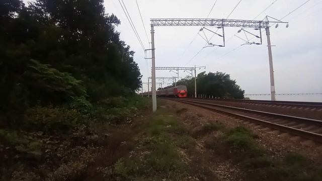 Электропоезд ЭД9МК-0100 "Ерофей Хабаров" сообщением Ружино-Владивосток осенью на Транссибе.