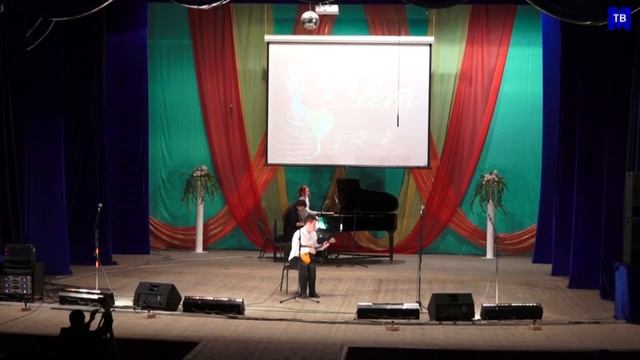 М-ТВ новости. Соло на балалайке Владимир Денисенко. Михайловка-ТВ. смотреть онлайн