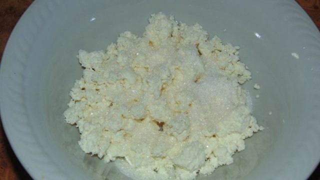 Слойки с красной смородиной