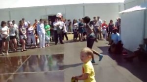 Маленькая негритянка показала себя