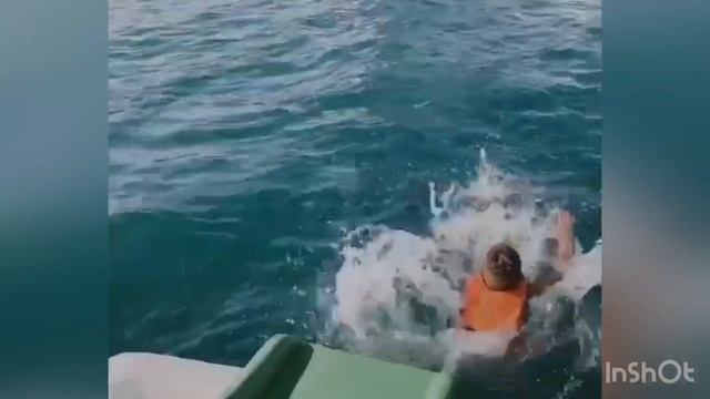 Развлечения на море# ужас на плюшках#катамаран ,сапборд обязательно прокатитесь-супер смотреть онлайн