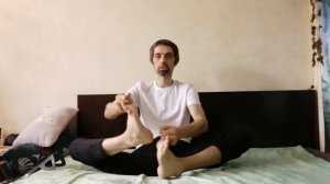 Упражнение для устранения шишек на больших пальцах ног - халюс вальгус