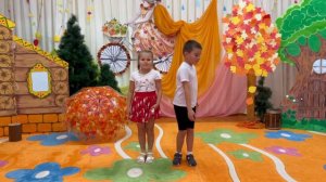 Песня "Эту осень не понять" Хмелевский Илья 6 лет, Женунько Евгения 6 лет