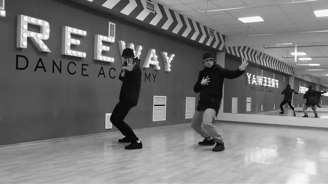 Грибы - Между нами тает лёд : Танец ( Dance Video )