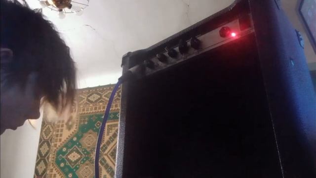 Подключил вместо колонок КОМБИК и играю через GUITAR RIG смотреть онлайн