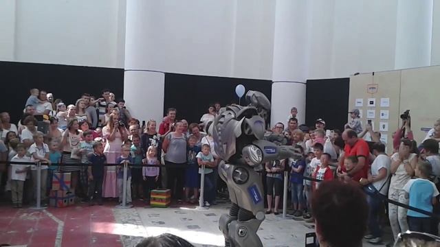 Танцуют роботы! Робот Титан смотреть онлайн