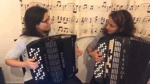 Rita Melo - Música em acordeão tradicional. Participação especial de Marta Carmo (Quarentena)