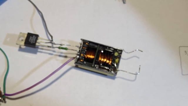 Самоделки на основе трансформатора из монитора.Плазменная зажигалка,искры и лампа. смотреть онлайн