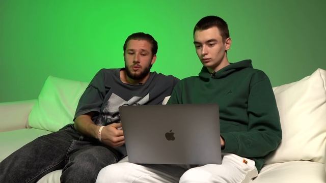 СЫЧ НОСИТ ПАЛЬ? СКОЛЬКО СТОЯТ КРОССОВКИ СТИЛЯ? / РАЗБОР МЕДИА ФУТБОЛИСТОВ #2 смотреть онлайн