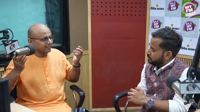 @GaurGopalDas| जीवन में आपके सोचने का तरीक़ा बदल देगा ये Interview | Motivational Video | Rj Kartik смотреть онлайн